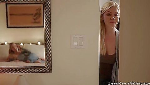 Hot asian with a sexy body gets creampie