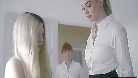 Sexy blonde porn with her sexy body