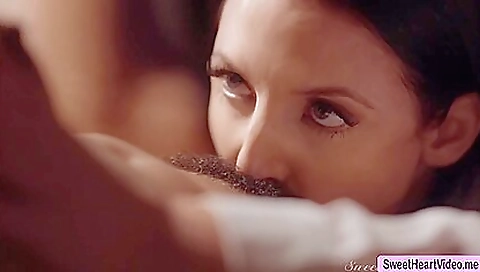 Hawt babe with sex toys and sexy body