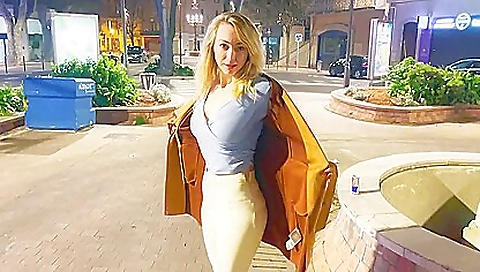 Cho doe snatch asian girl with toys