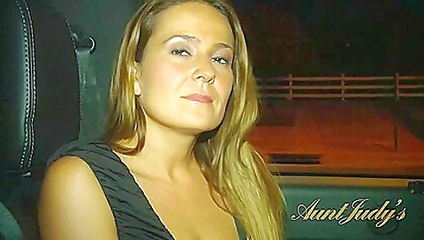 Sultry chick masturbates with two