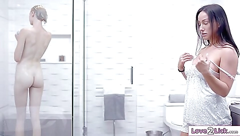 Blaire Ivory And Jennifer White - Im Sharing A Shower With My Stepmoms Gf